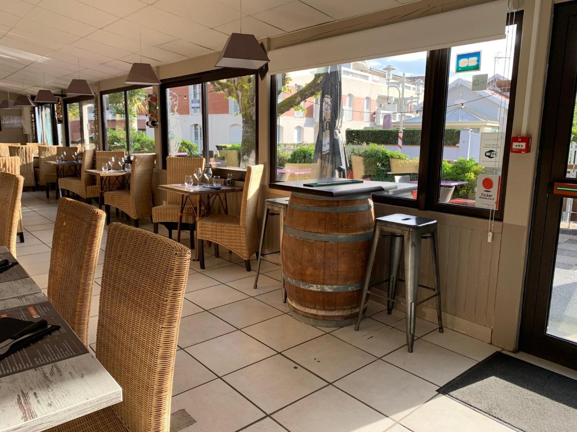 Logis Hotels - Hotel Et Restaurant L'Oceana Lanton Exterior photo